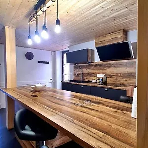 https://charmante-maison-de-bourg-dans-les-hauteurs-auvergnate.hotels-rhonealpes.com